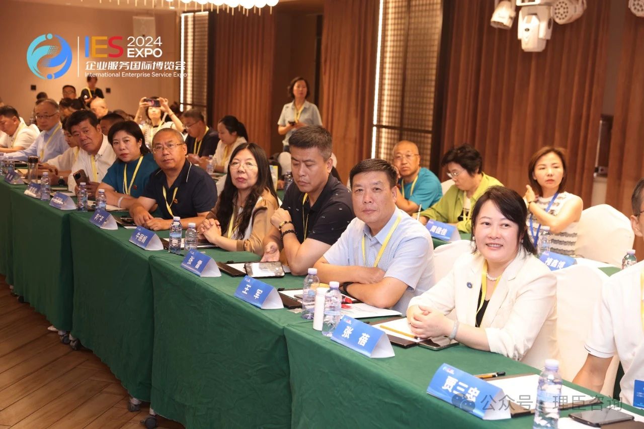 【快訊】理臣董事長出席第五屆全國行業(yè)協(xié)會會長聯(lián)席會(圖1) 2.jpg